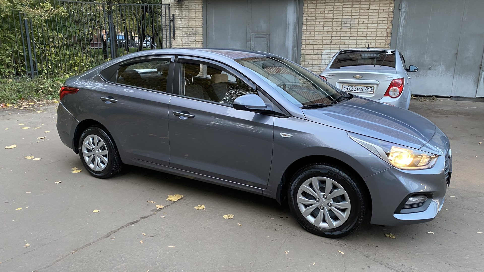 Hyundai Solaris (2G) 1.4 бензиновый 2019 | Мокрый асфальт на DRIVE2