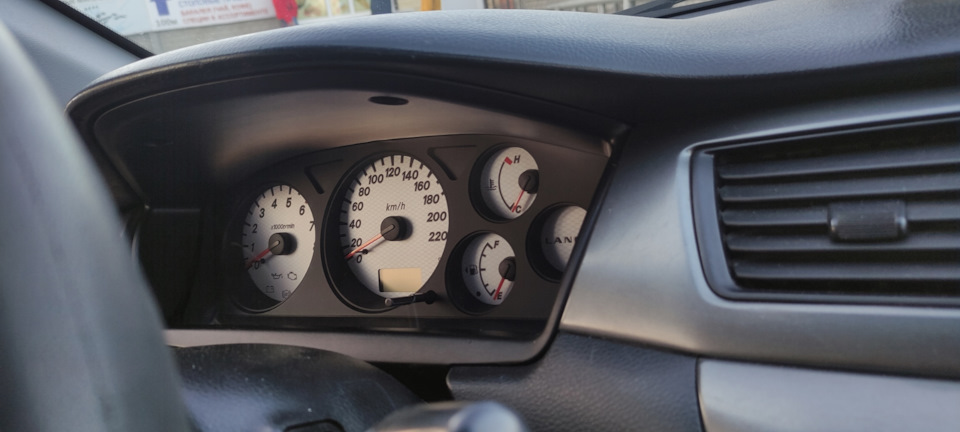 Полировка стекла(пластика) приборной панели — Mitsubishi Lancer IX, 1,6 ...