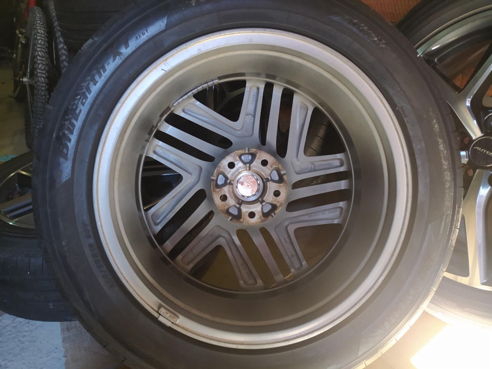 Литые диски Nissan 7Jx19 ET40 5x114,3 на Nissan X-Trail III (t32). Б/у ...