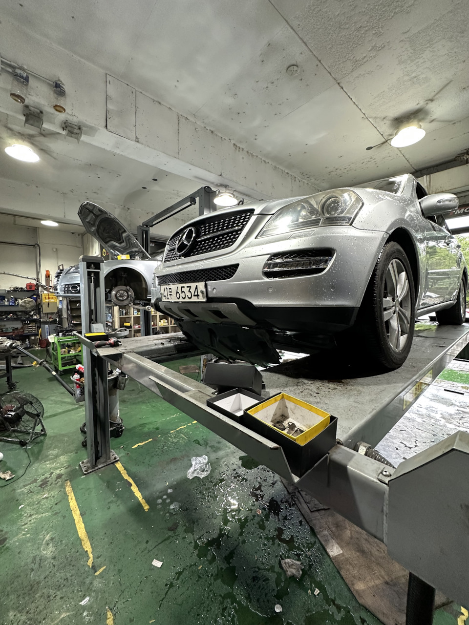 Фото в бортжурнале Mercedes-Benz M-Class (W164). Запчасти на фото: 6S349