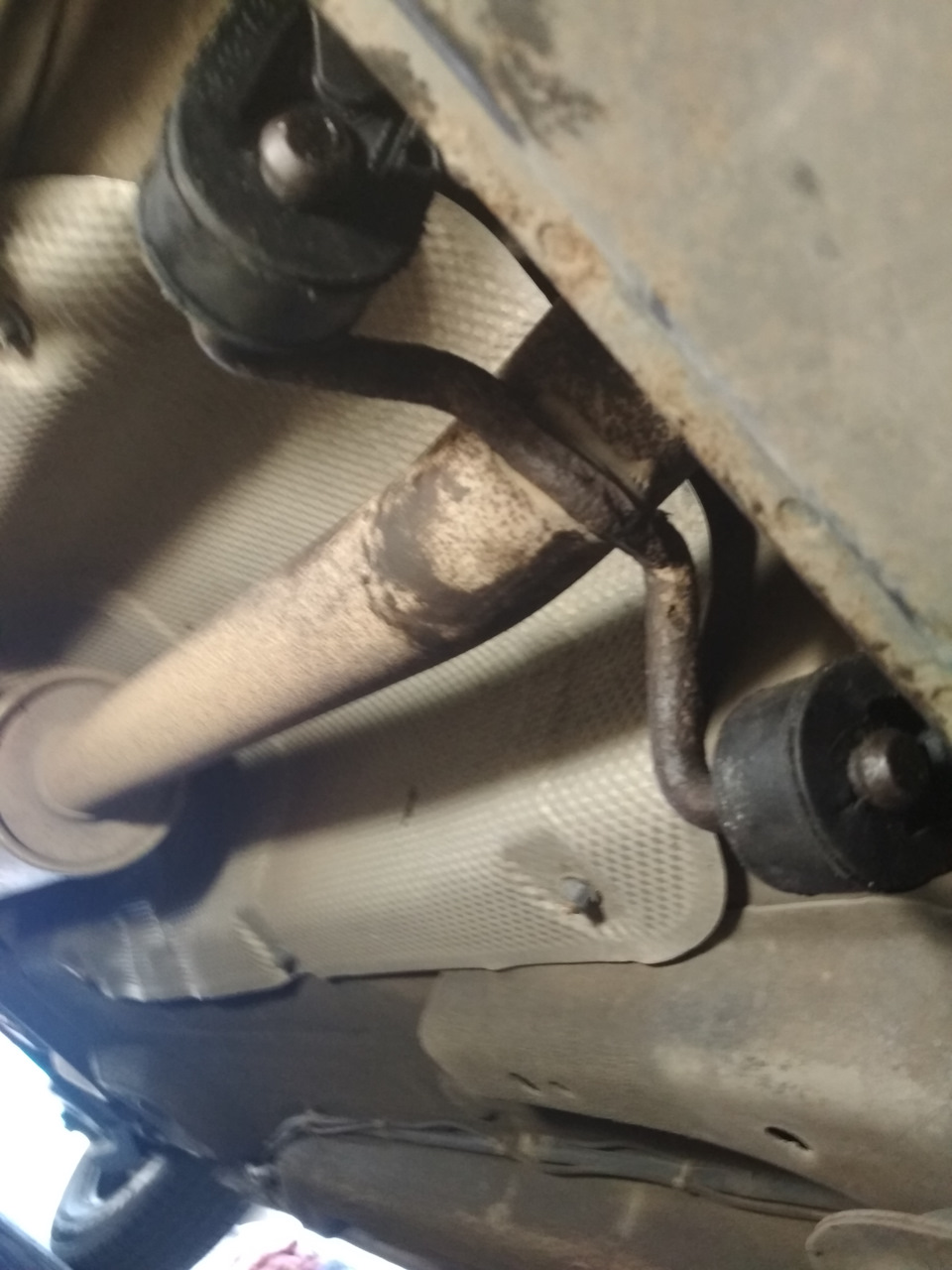 Крепления (резинки) глушителя — Chevrolet Cobalt (2G), 1,5 л, 2017 года ...