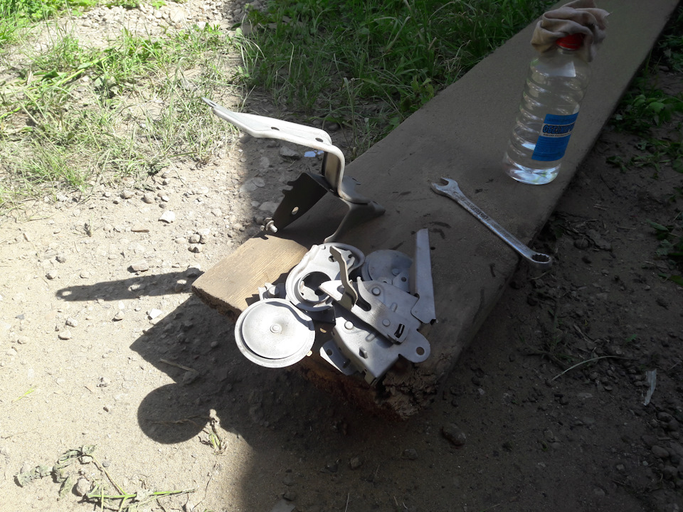 Под струю пескоструя попадает все, что плохо окрашено (читай ржавое) — Mitsubishi Lancer IX