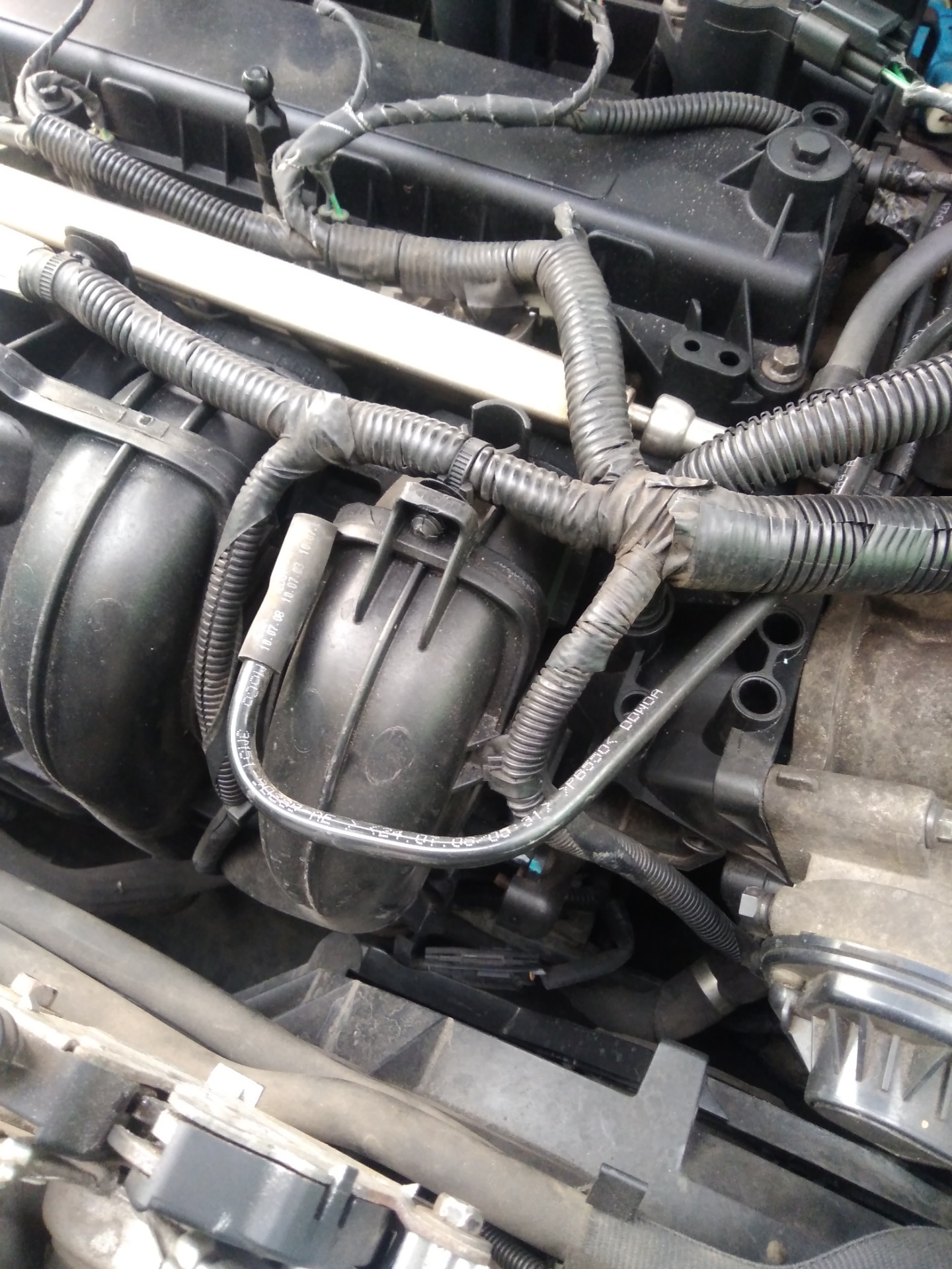 Подсос воздуха гранта 8кл. 6. Подсос воздуха в выпускном. Подсос воздуха в выпускном. Проверка системы впуска на герметичность дымогенератором.