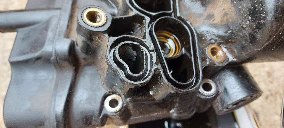 Замена прокладок кронштейна масляного фильтра и теплообменника ...