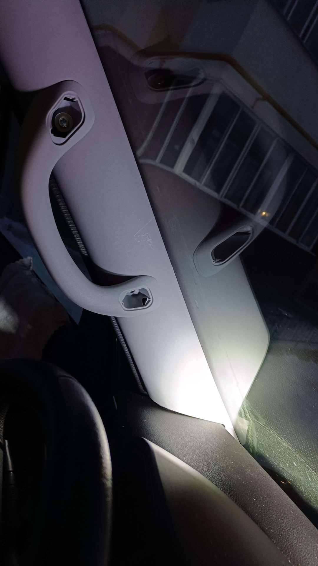 Ручка (поручень) на переднюю стойку. — УАЗ Patriot, 2,7 л, 2018 года ...