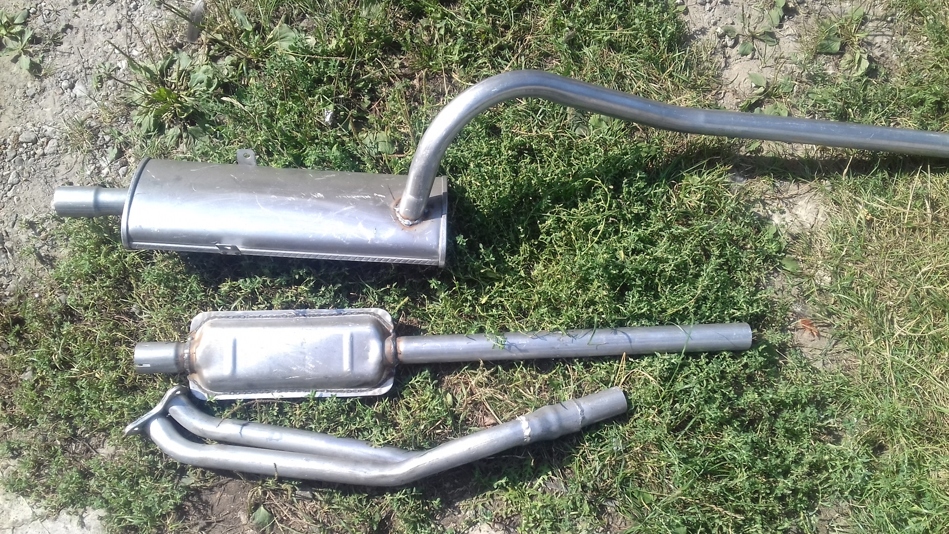 Выхлопная система москвич. Авито резонатор. Резонатор ваз 2114. 6 8 клапанов. Резонатор акцент тагаз артикул.