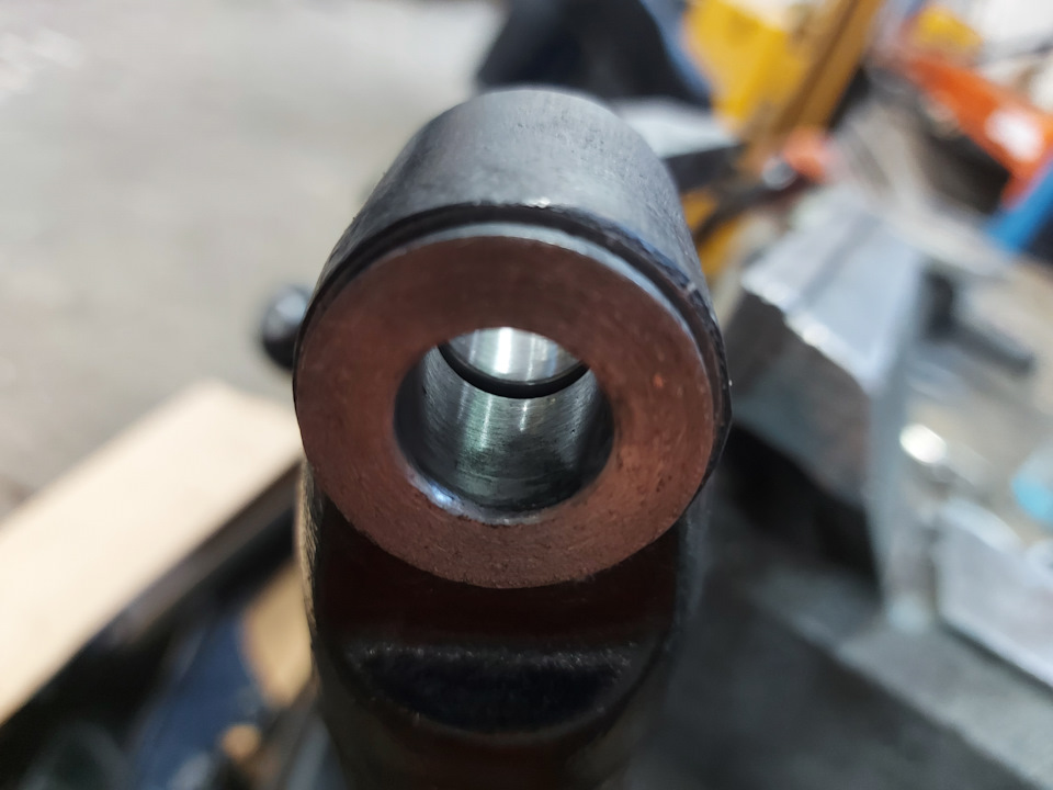 Калитка запаски — пришло время обновить втулки. — Toyota Hilux Surf (3G ...