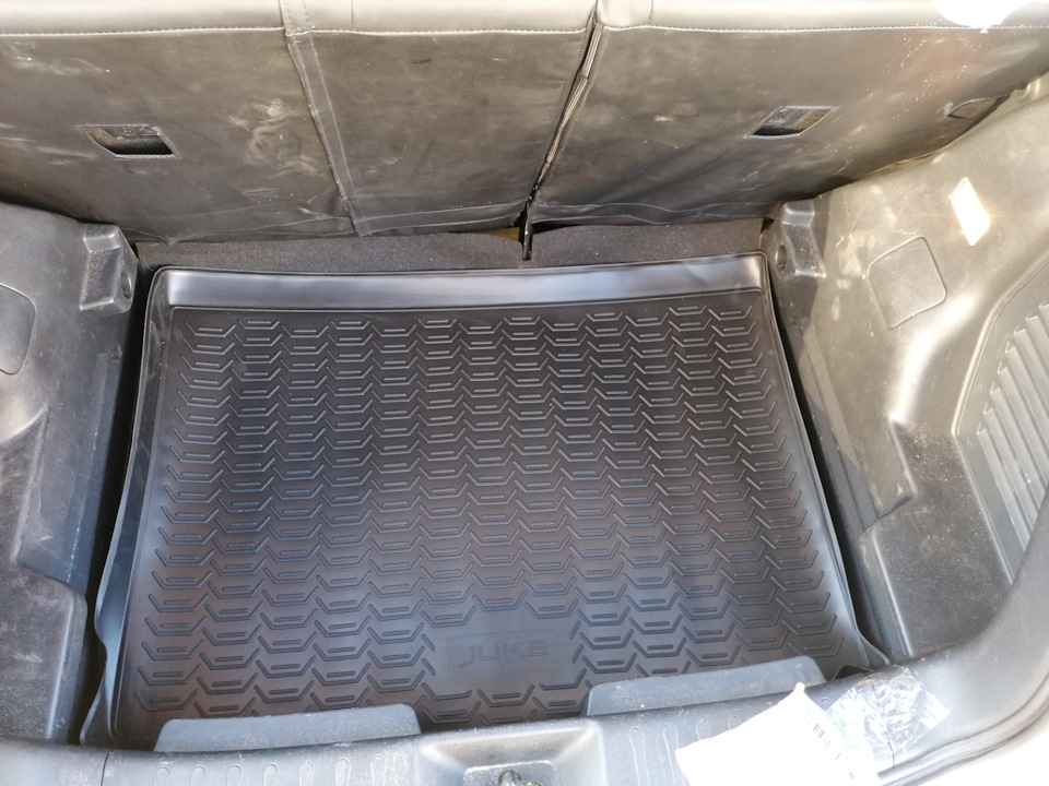 Ковер в багажник (нижняя часть) — Nissan Juke (1G), 1,6 л, 2014 года ...
