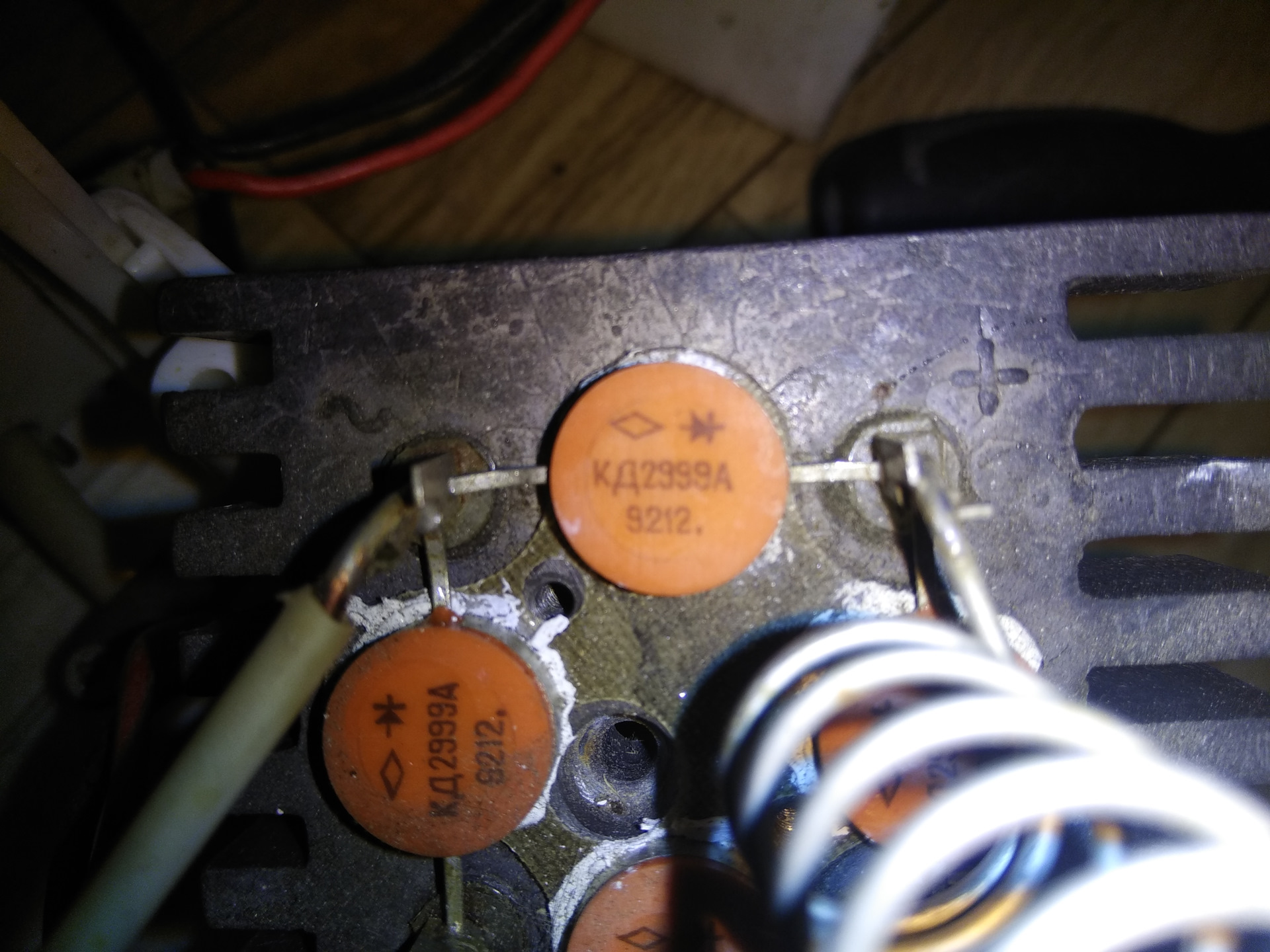 Ошибки зарядного устройства. Почему шумит зарядное устройство. Ер 1234 w ремонт зарядка.