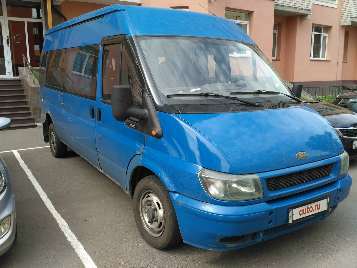 Синий микроавтобус. Ford Transit 2001 2.0. Ford Transit 2001. Форд Транзит голубой.