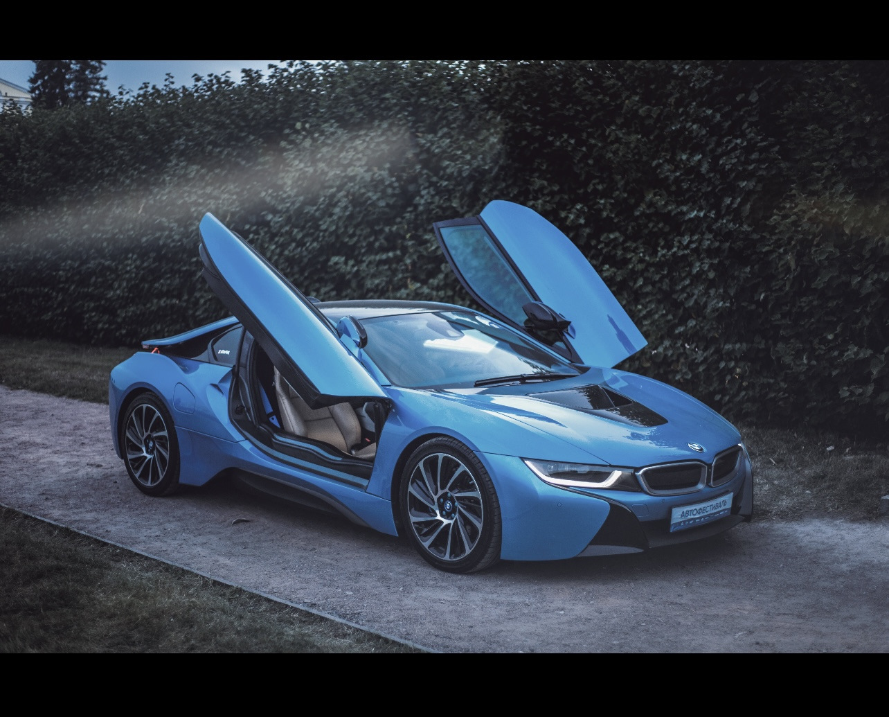 BMW i8 Изумрудная