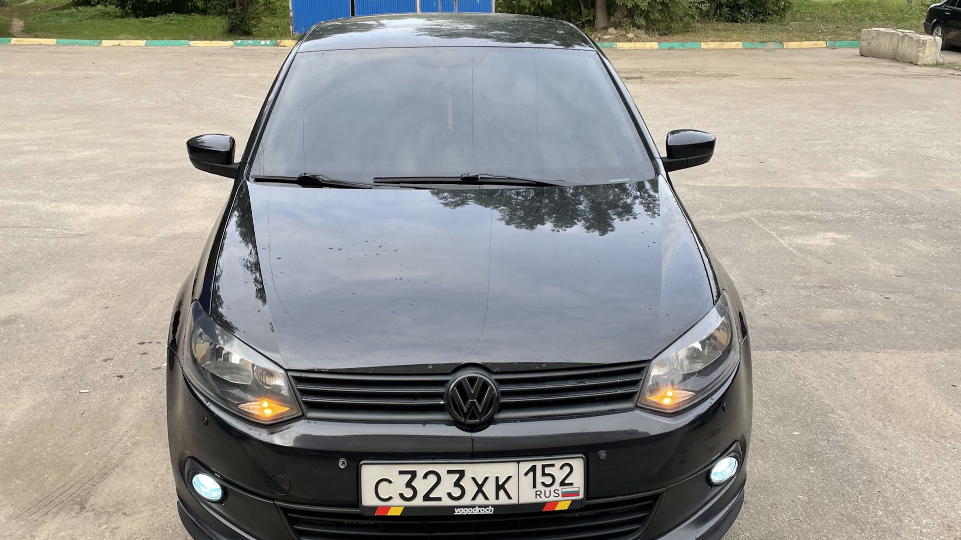 Volkswagen Polo Sedan 1.6 бензиновый 2011 | Black polik на DRIVE2