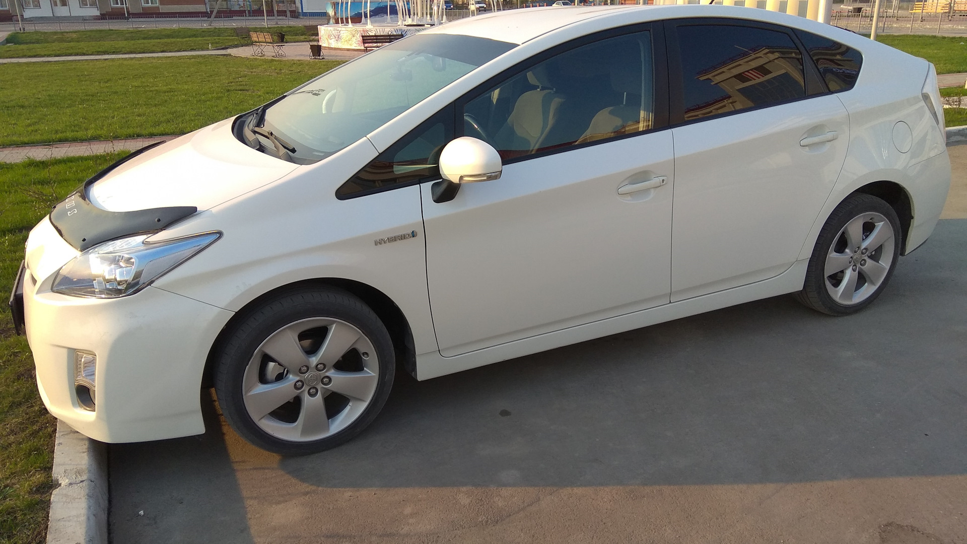 Prius 52 phv. Toyota prius phv. Тойота приус 52 кузове. Приус 30 белый. Toyota prius 52 кузов.