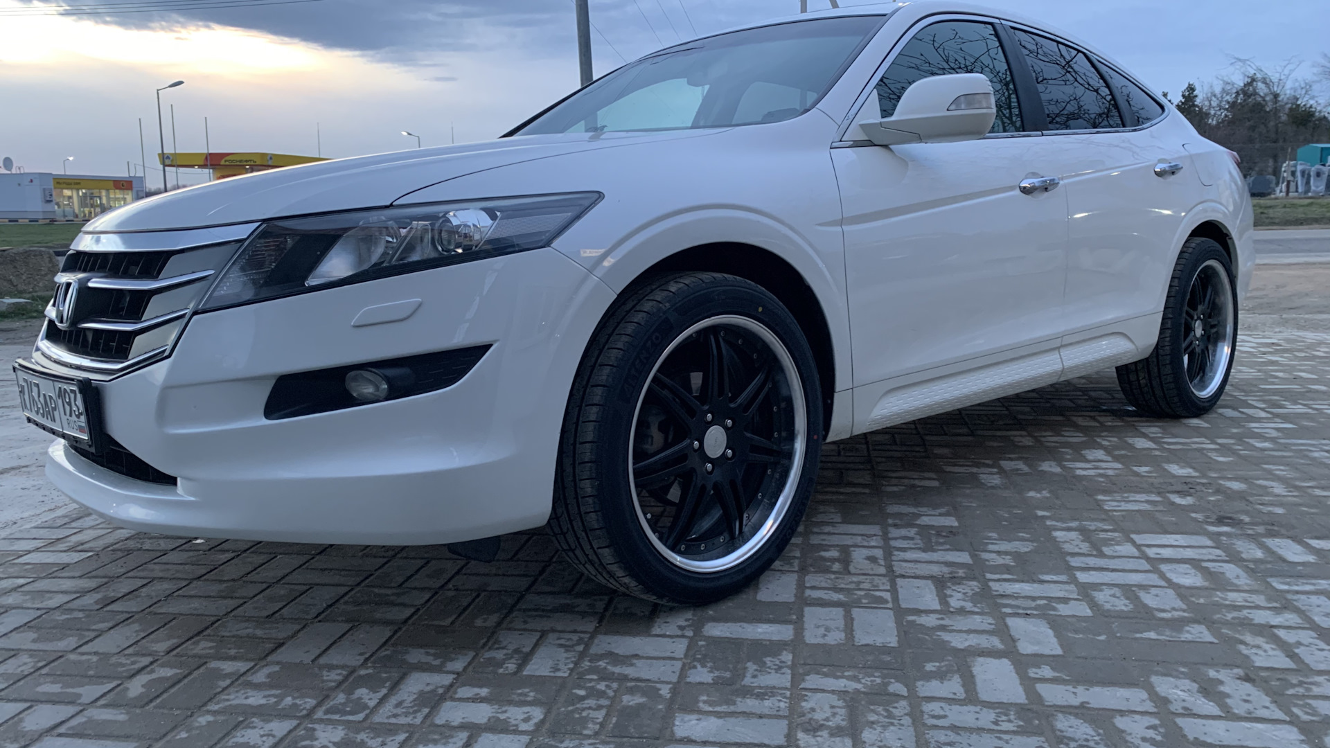 Honda Crosstour stance