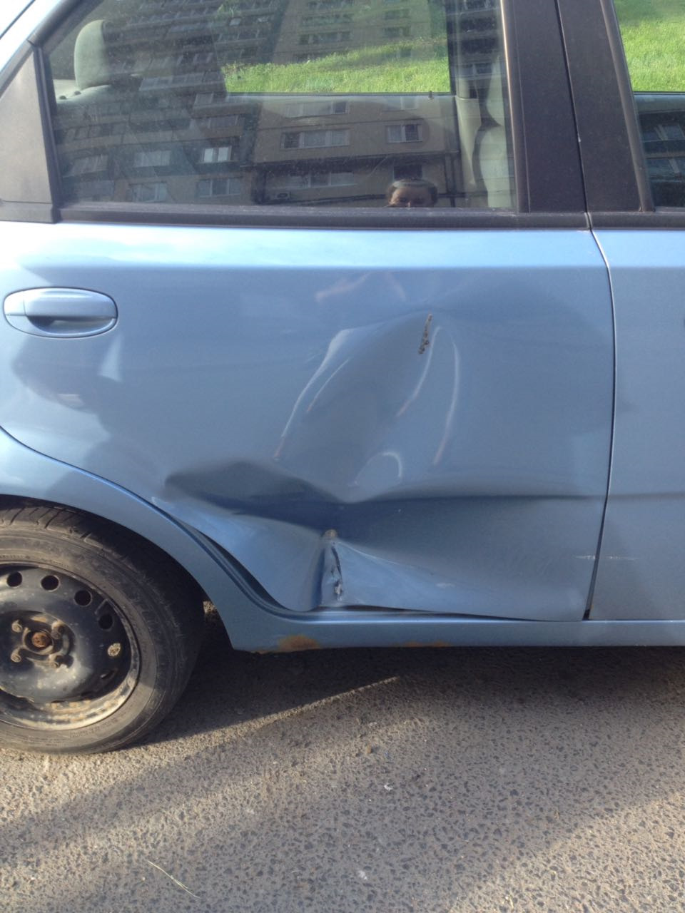 Нужны тормозные диски и правая задняя дверь на Chevrolet Aveo (T200 ...
