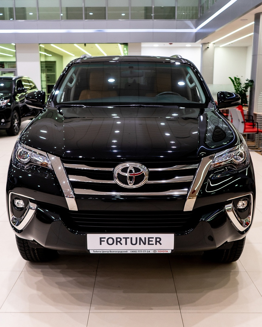 Тойота волгоградский. Toyota Fortuner. Тойота фортунер Москва. Тойота фортунер поколения. Автозвук Toyota Fortuner.