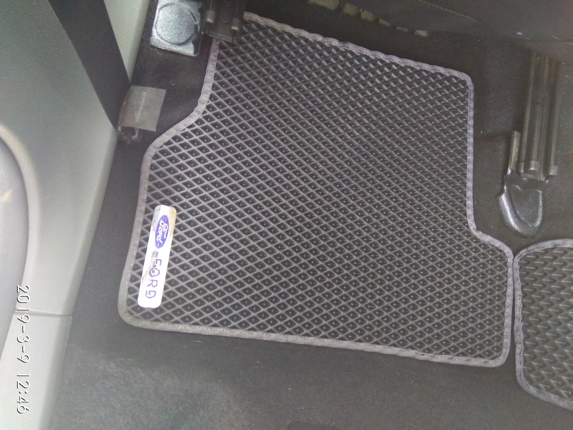 Коврики эва ромб. Подпятник на ЭВА коврик Форд фокус 2. Коврики Ford Galaxy 2006-2014. Коврик соты Форд фокус 2.
