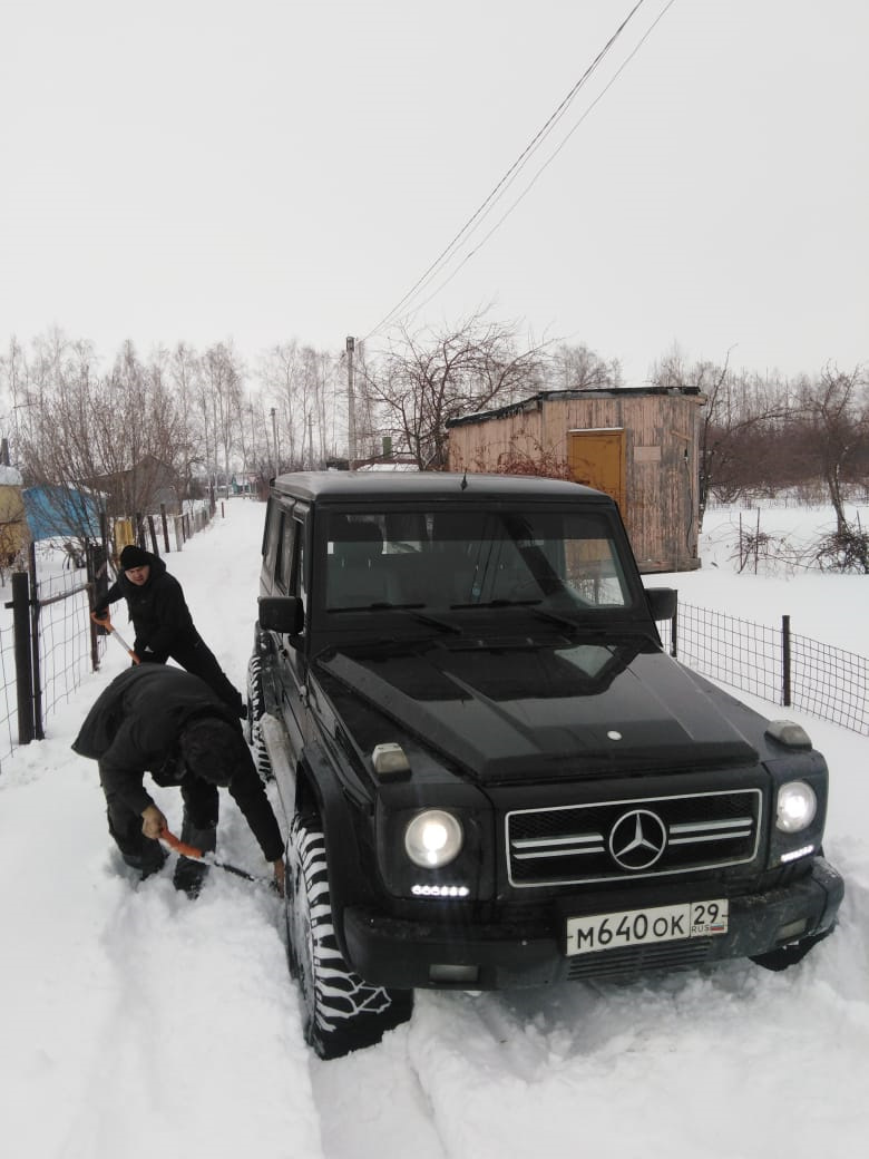 Гелик не едет?)) эвакуация Ниваса. — Mercedes-Benz G-Class (W463), 3 л,  1997 года | помощь на дороге | DRIVE2