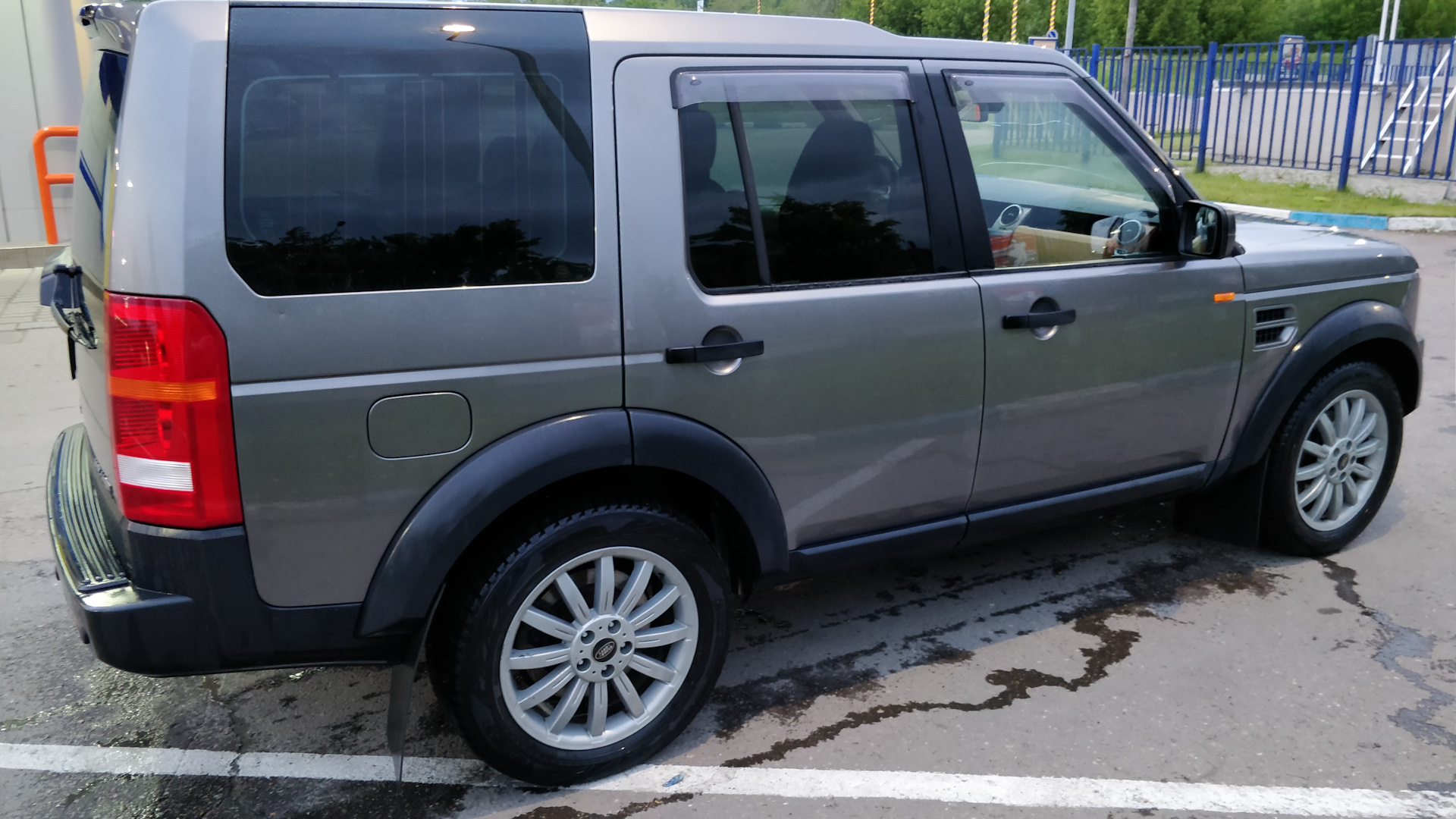 Land Rover Discovery III 4.4 бензиновый 2007 | А чё ты хотел за 500?) на  DRIVE2