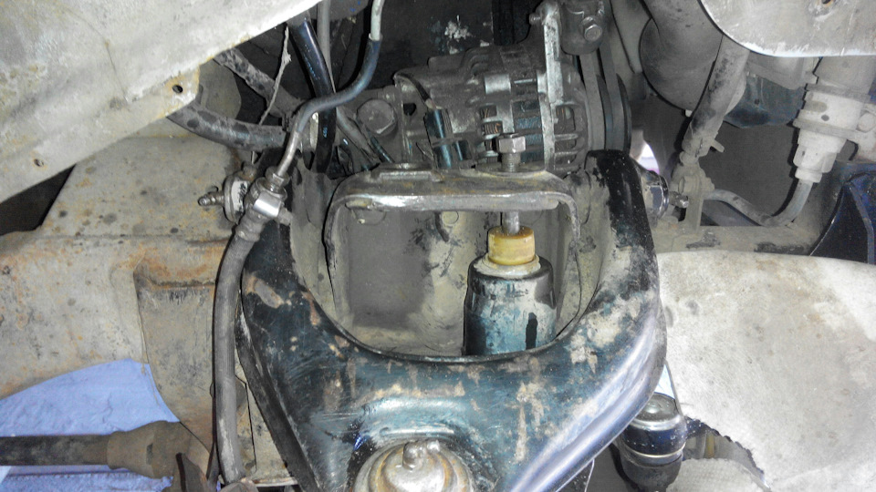 Разъединил, отодвинул в сторону и соединил тормозную магисталь <img src= — Hyundai Galloper