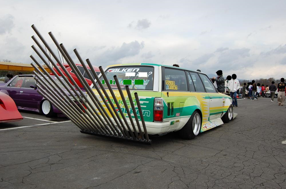 Выхлоп в стиле босодзоку — Toyota Mark II (70), 2 л, 1988 … Foto 16