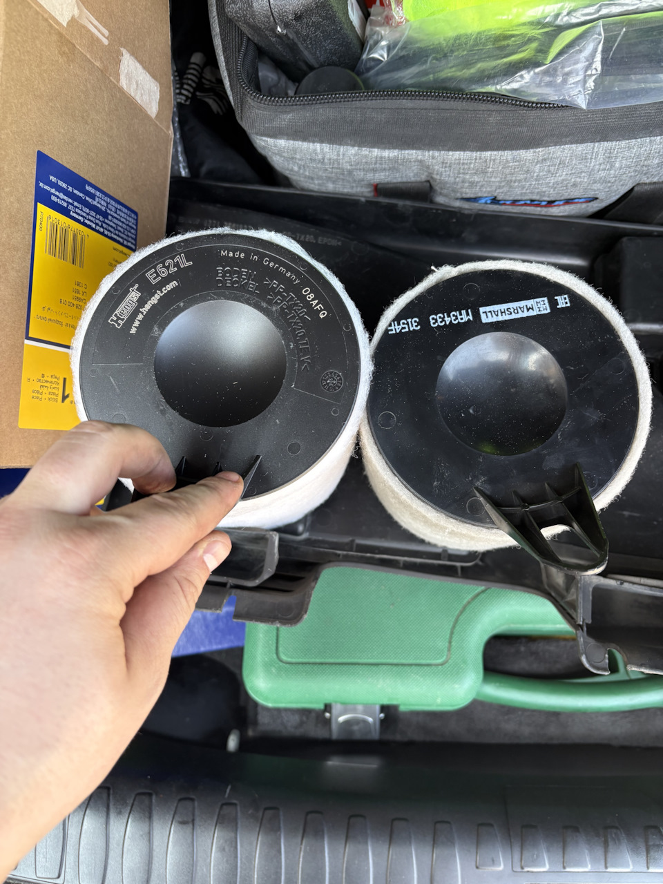 Сравнений Hengst и Marshall. Вид сверху — BMW 1 series (E81/E87). Запчасти на фото: MA3433