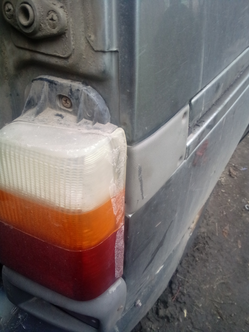 Затем накладка и фонарь — Lada 2120 Надежда