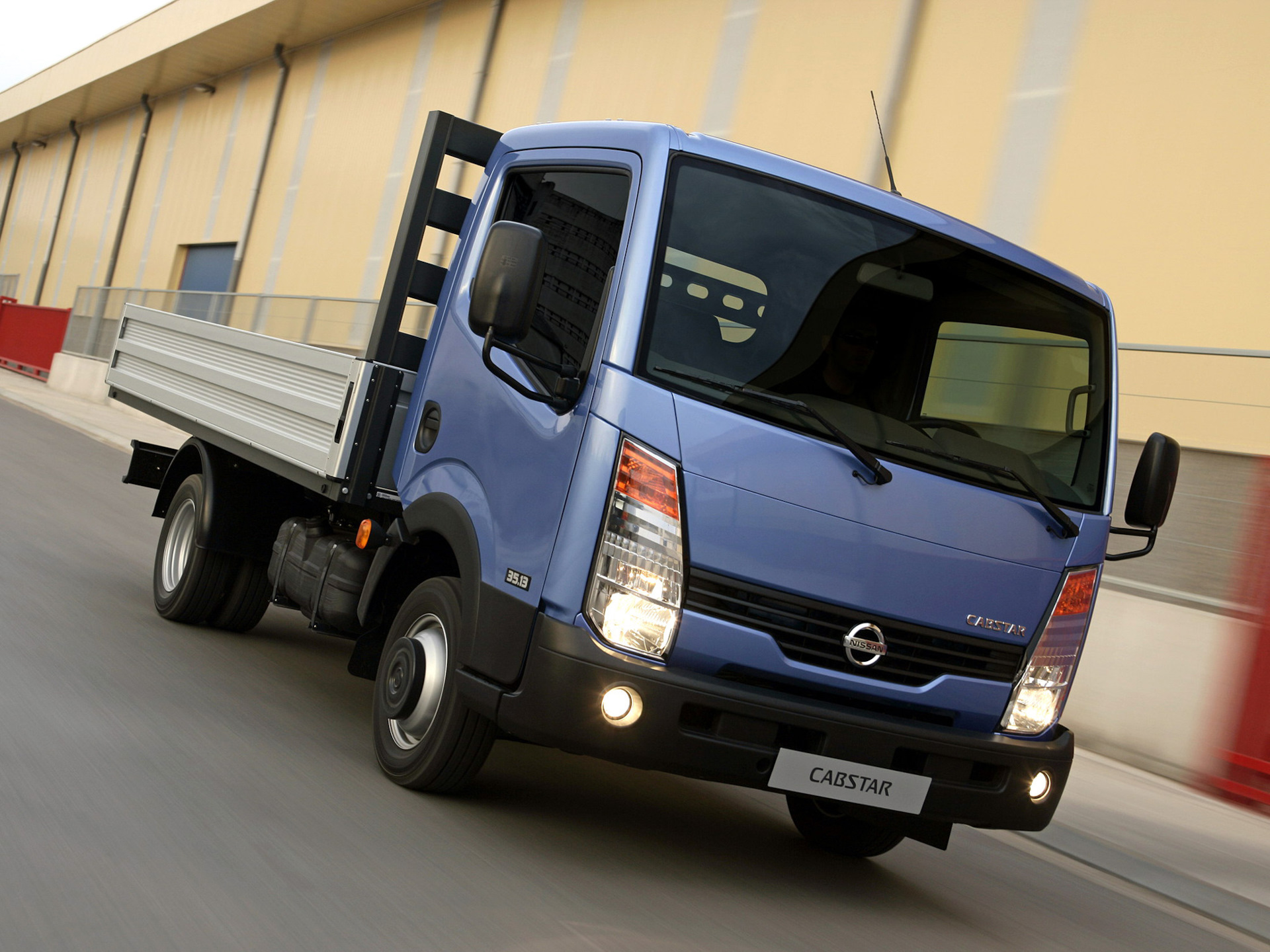 Nissan Cabstar 2014