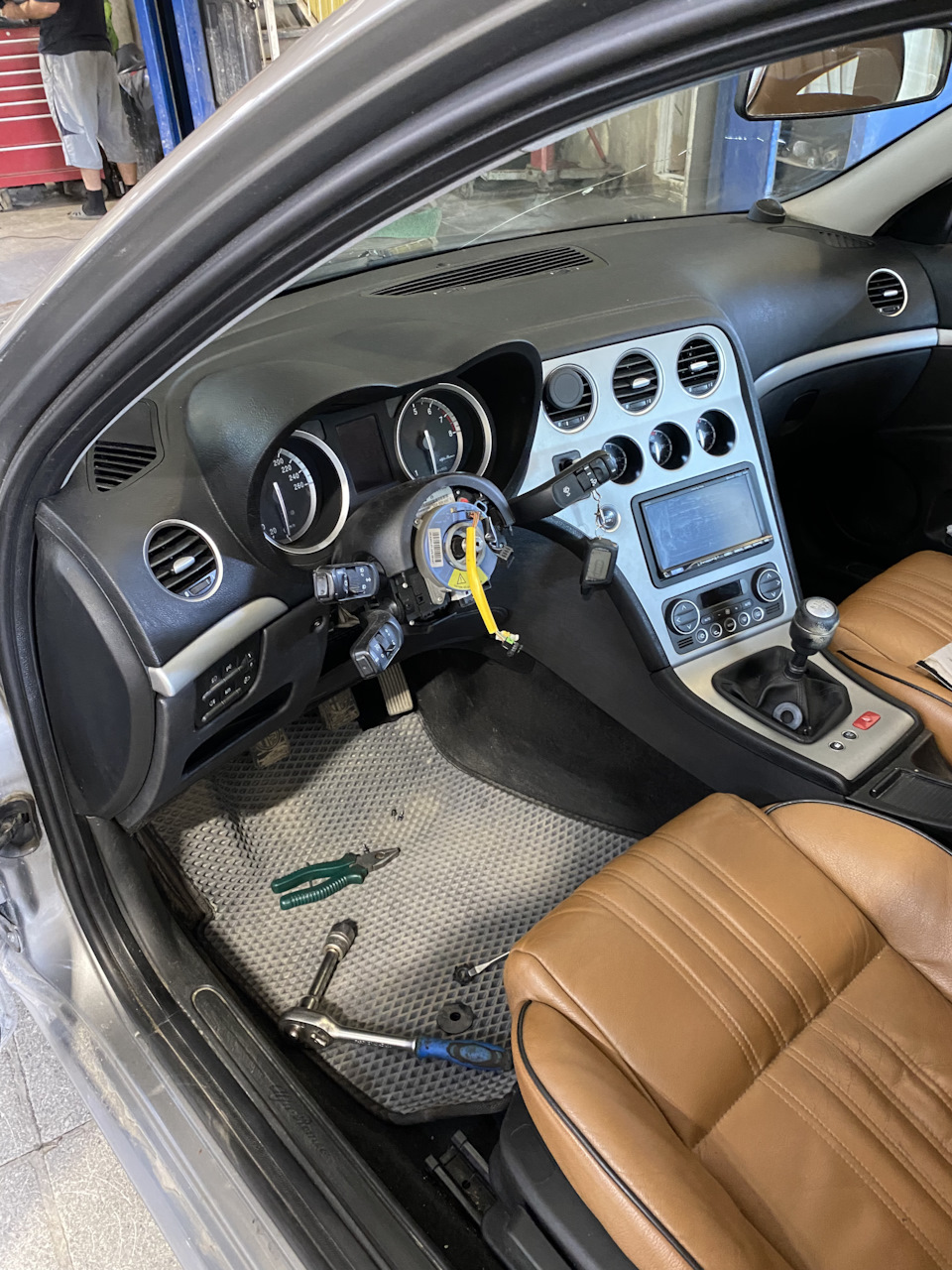 Кожа на руле вышла из чата — Alfa Romeo 159, 2,2 л, 2007 года ...