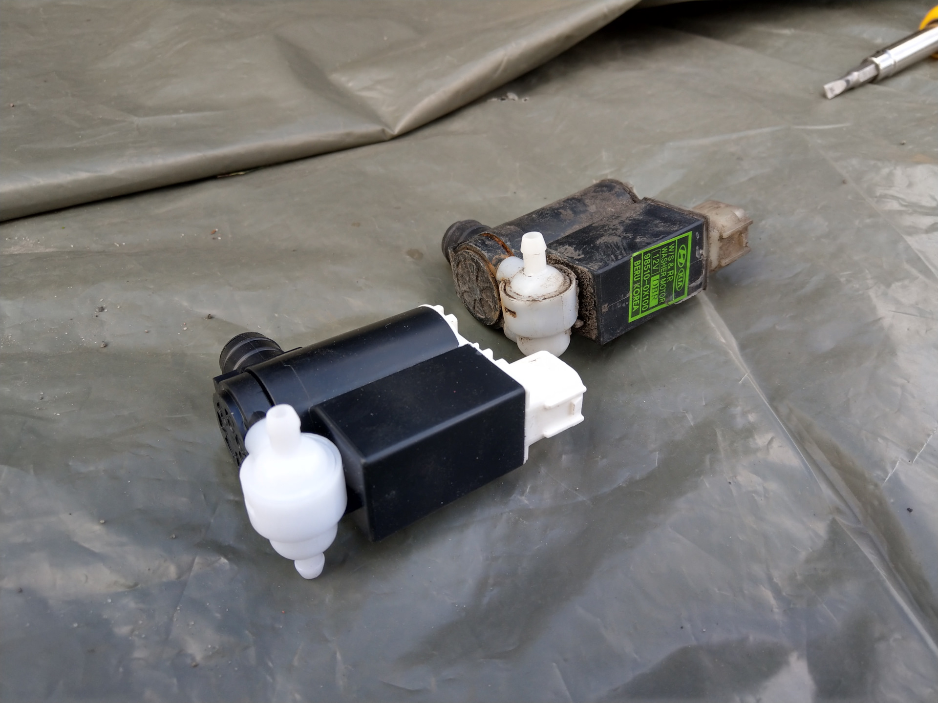 Новый насос омывателя — вся жидкость омывателя на месте — Hyundai i10 ...