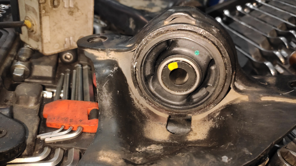 Резиновый скрип на кочках — Honda Fit Shuttle (1G), 1,3 л, 2011 года ...