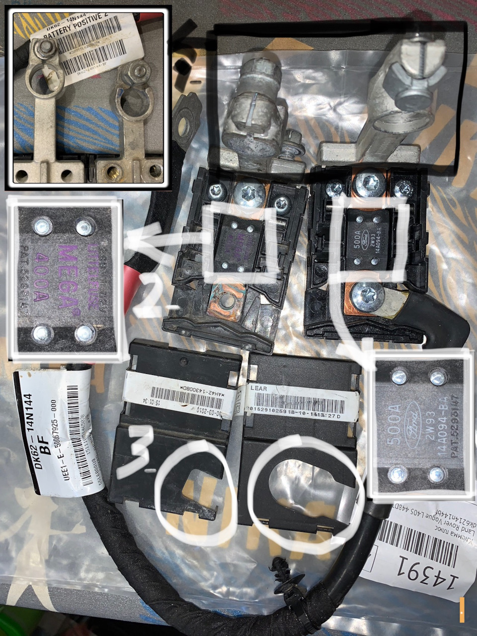 Отличие плюсовой клеммы с предохранителем у L322 и L405 — Land Rover Range Rover (3G). Запчасти на фото: Q32010, 5293147