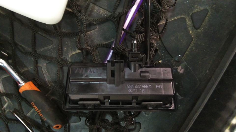 Фото в бортжурнале Audi Q3 (1G). Запчасти на фото: 5NA827566D