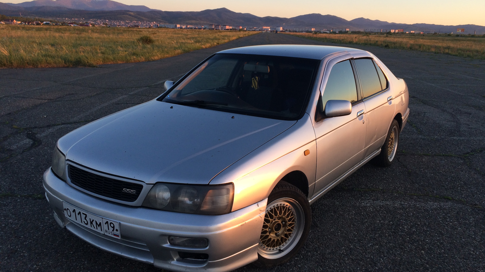 Nissan bluebird u14. Nissan Bluebird u14 стенс. Ниссан Блюберд еу14.