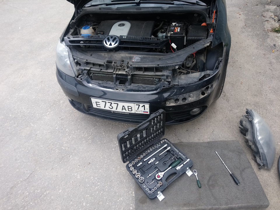 Как снять бампер на гольф Полирнул фары и обтянул пленкой ORAGUARD - Volkswagen Golf Plus, 1,6 л, 2007 год