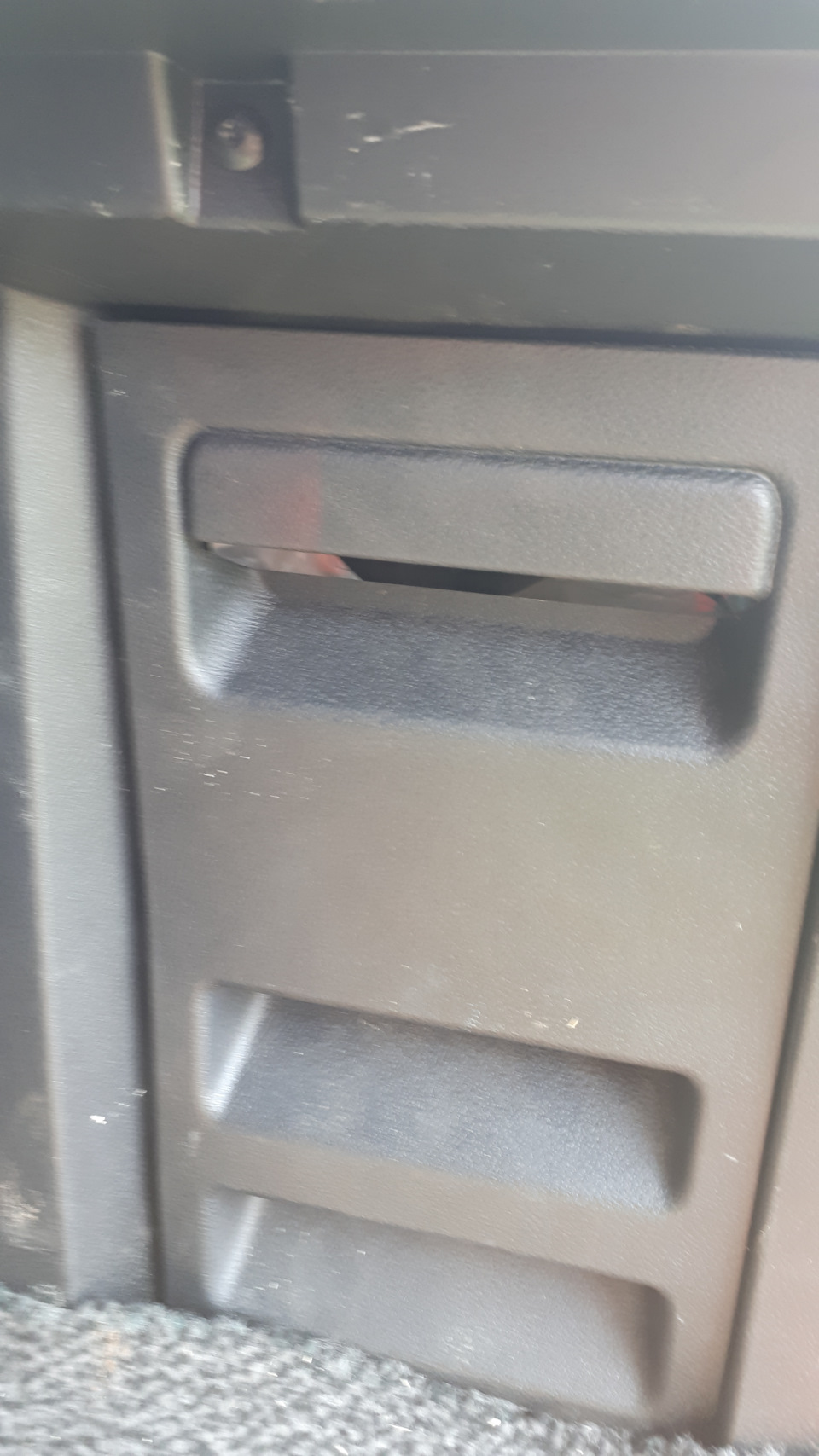 Небольшое тюнинг пластиковых лючков в багажнике — Lada XRAY, 1,8 л ...