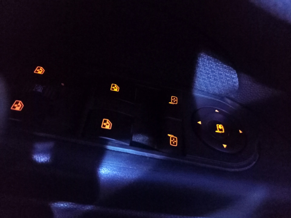 Перестала работать кнопка складывания задних зеркал — Opel Zafira B, 1 ...