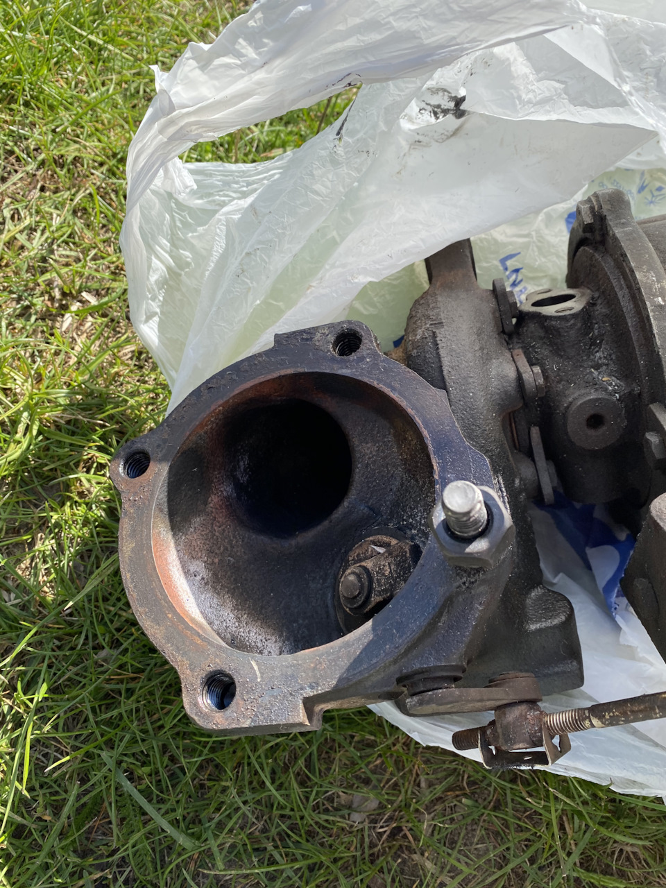 Ремонт турбины, выкрутили обломленные шпильки — Audi A4 (B6), 1,8 л ...