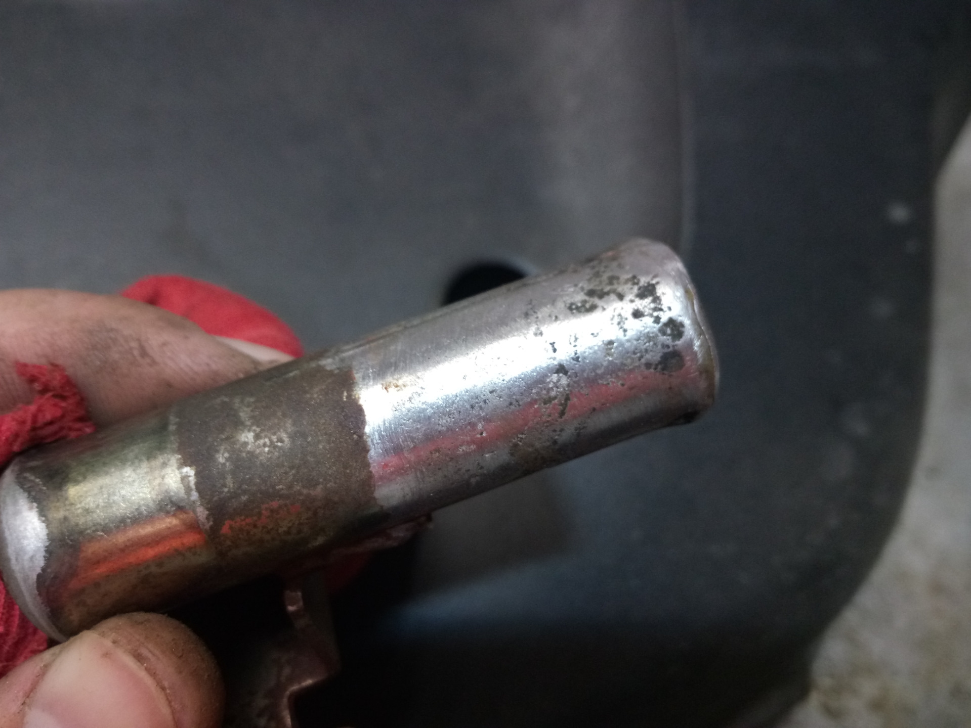 Сапун шеви. Сапун заднего моста ваз 21213. Клапан картерных газов нива шевроле. Сапун на кпп нива 21213. Сапун заднего моста chevrolet niva.