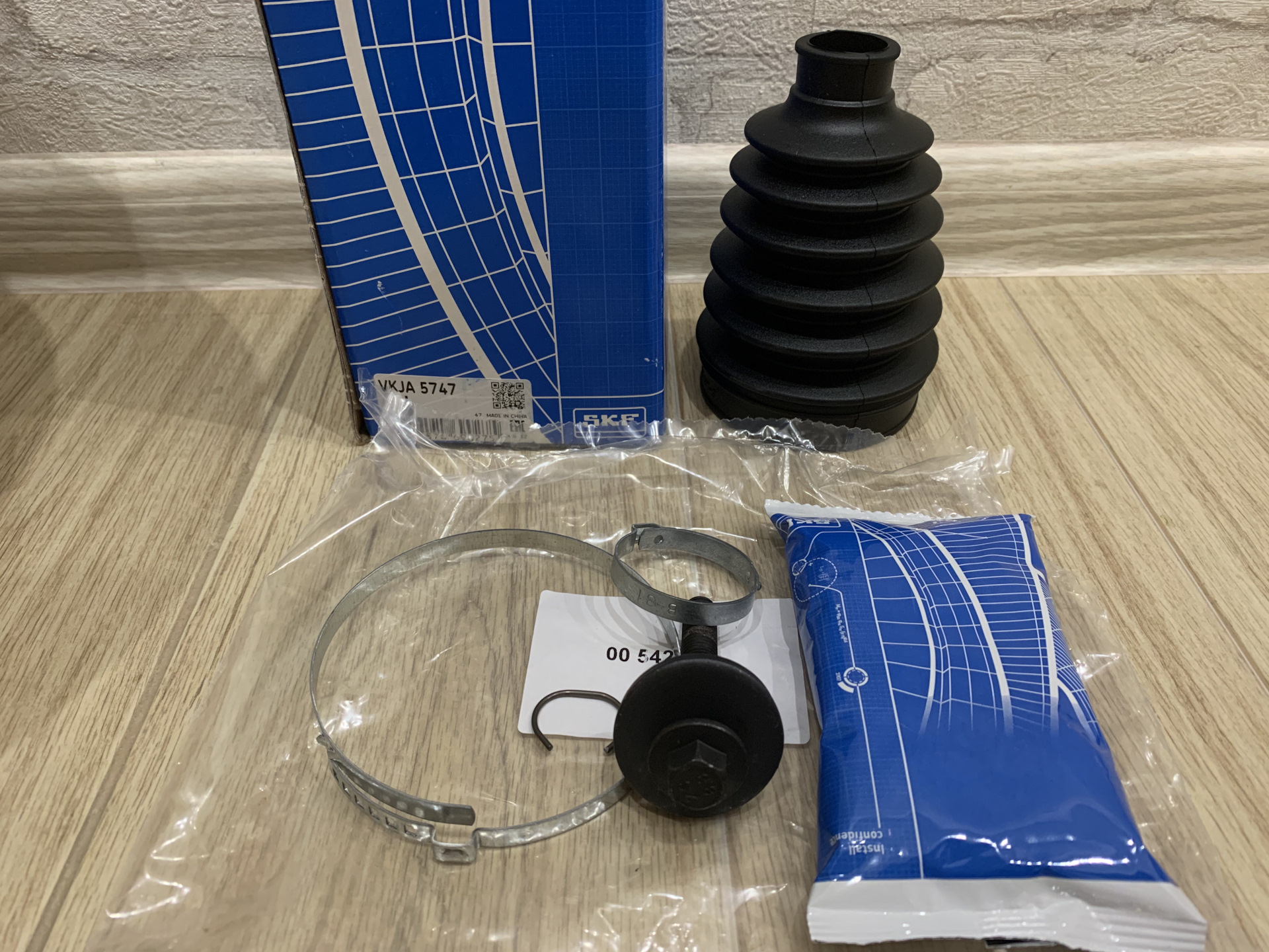 Замена наружнего шруса — Ford Focus II Hatchback, 1,6 л, 2009 года ...