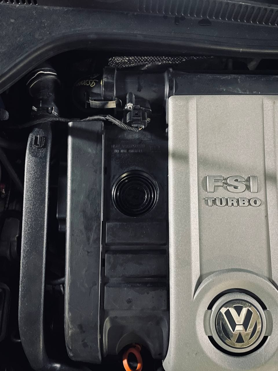 Крышка маслозаливной горловины от Audi R8 — Volkswagen Golf GTI Mk5, 2 ...
