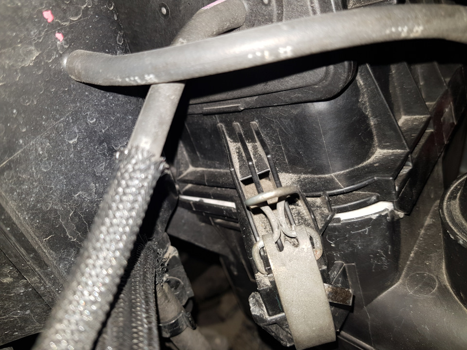 Не плотно прилегает короб воздушного фильтра — Toyota Camry (XV40), 3,5 ...