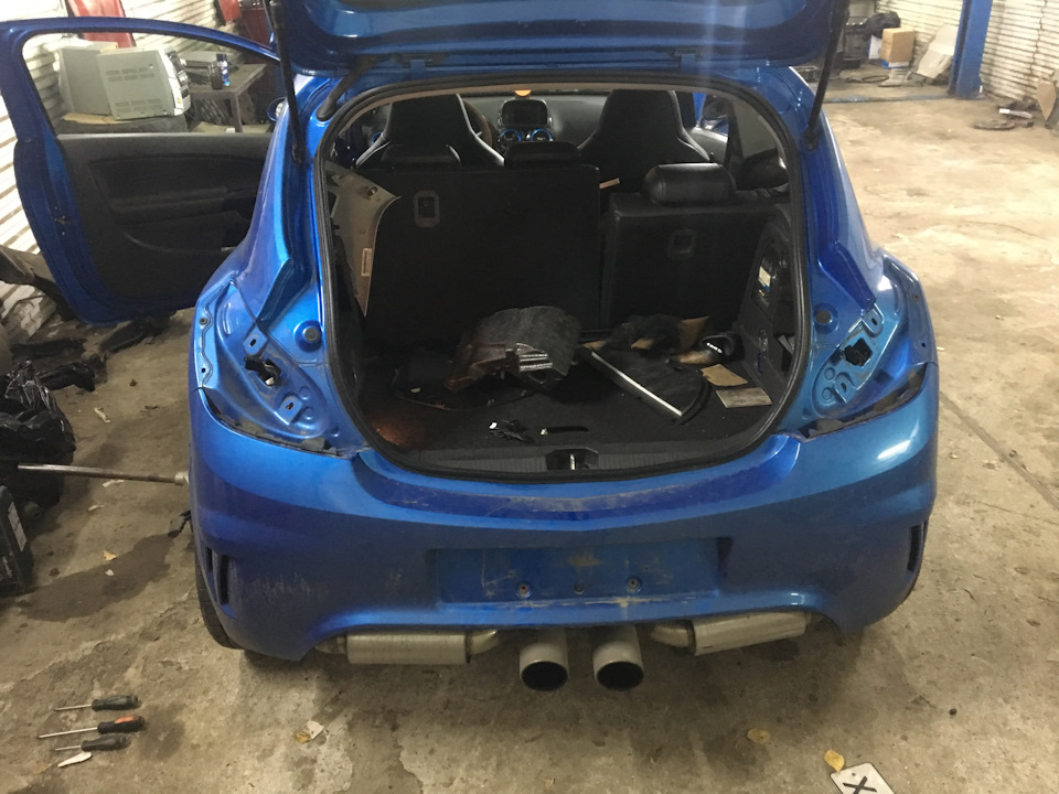 Камера заднего вида. Кнопки на руле. — Opel Corsa D OPC, 1,6 л, 2008 ...