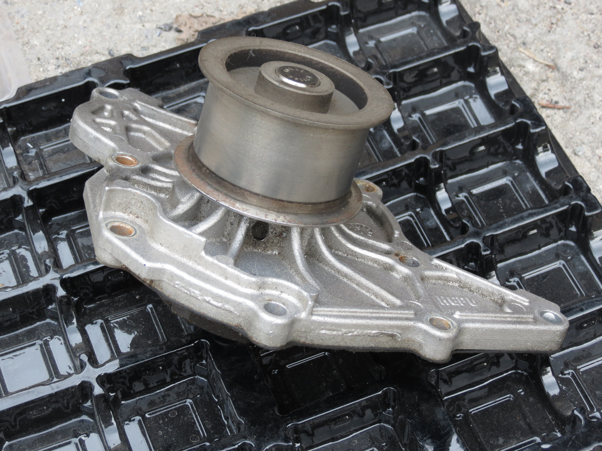Сравнение помп HEPU P562 и INA 538034910 — Audi Allroad (C5), 2,5 л ...