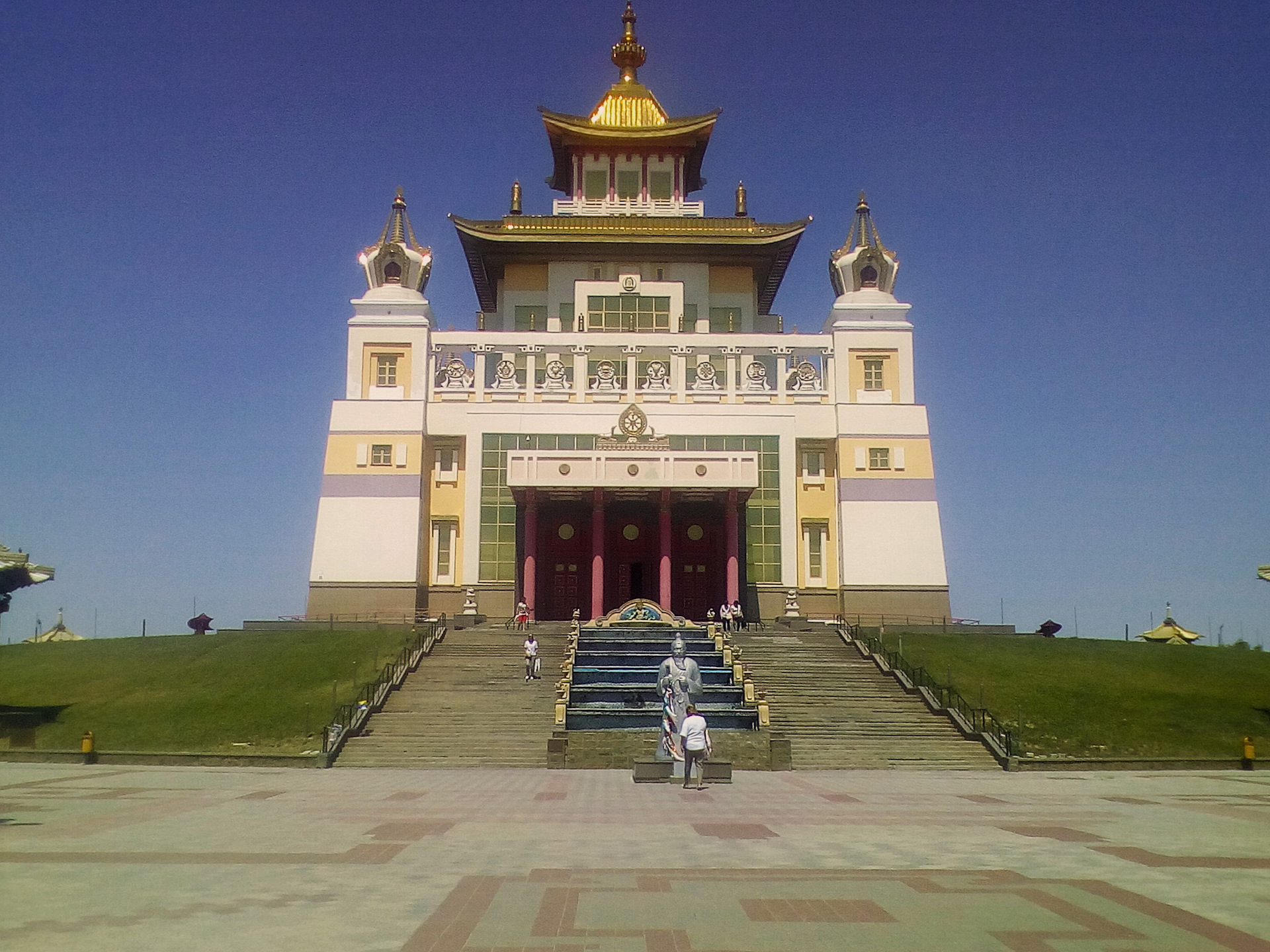 Памятник Калмыкии буддийский храм