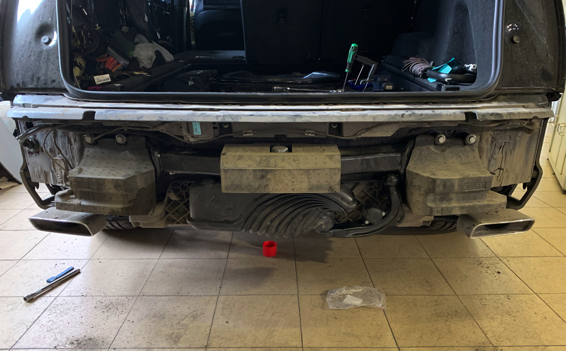 Установка оригинального фаркопа — Audi Q7 (2G), 3 л, 2017 года | тюнинг ...