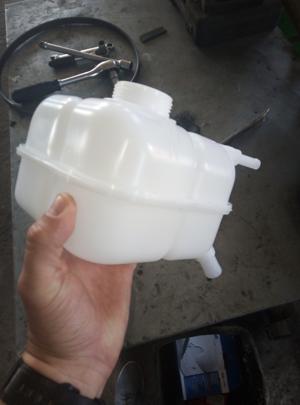 Замена расширительного бочка и охлаждающей жидкости — ЗАЗ Chance, 1,5 л ...