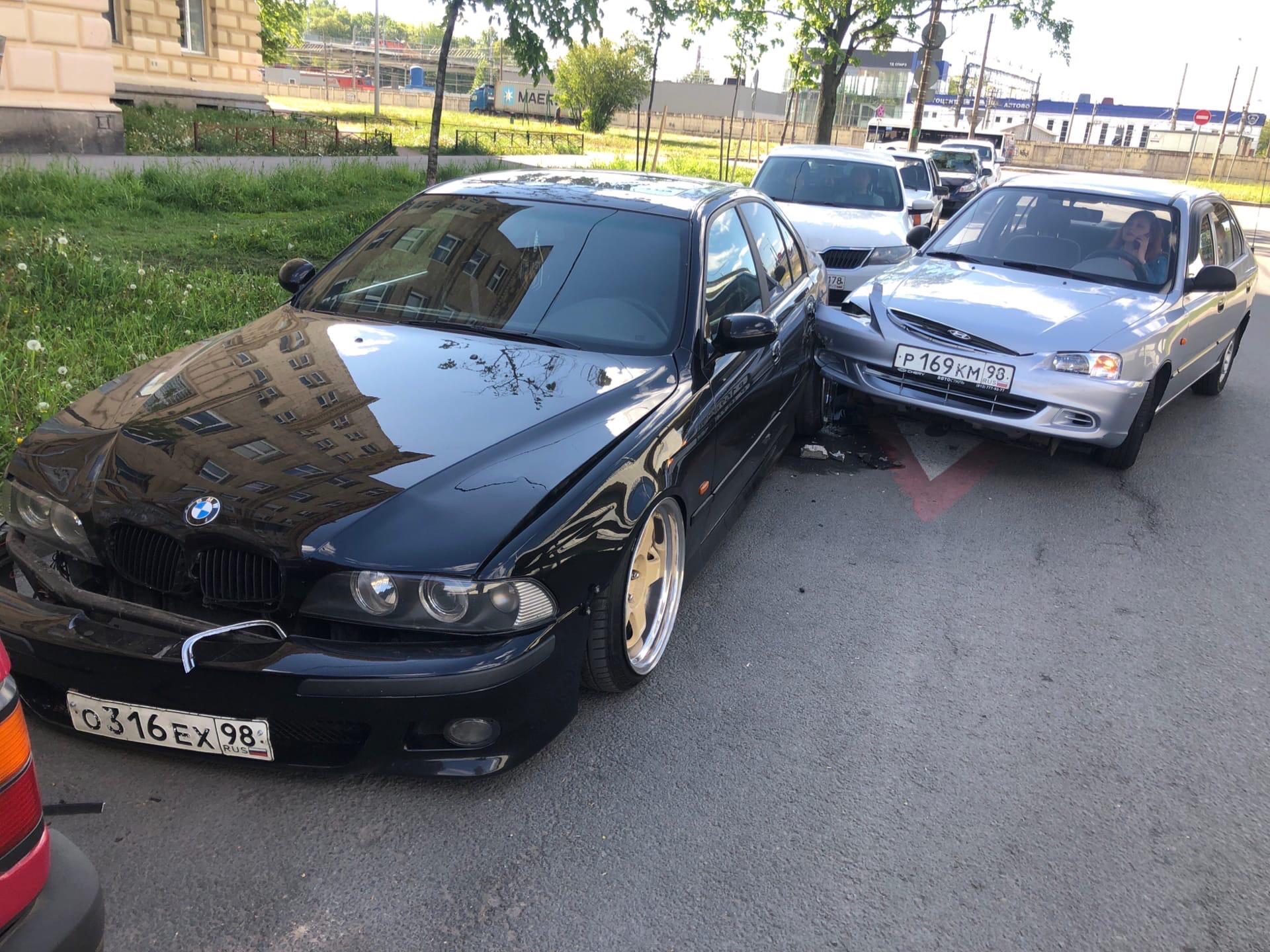 Женщины за рулём или как мне разбили машину — BMW 5 series (E39), 2,5 л,  2001 года | ДТП | DRIVE2