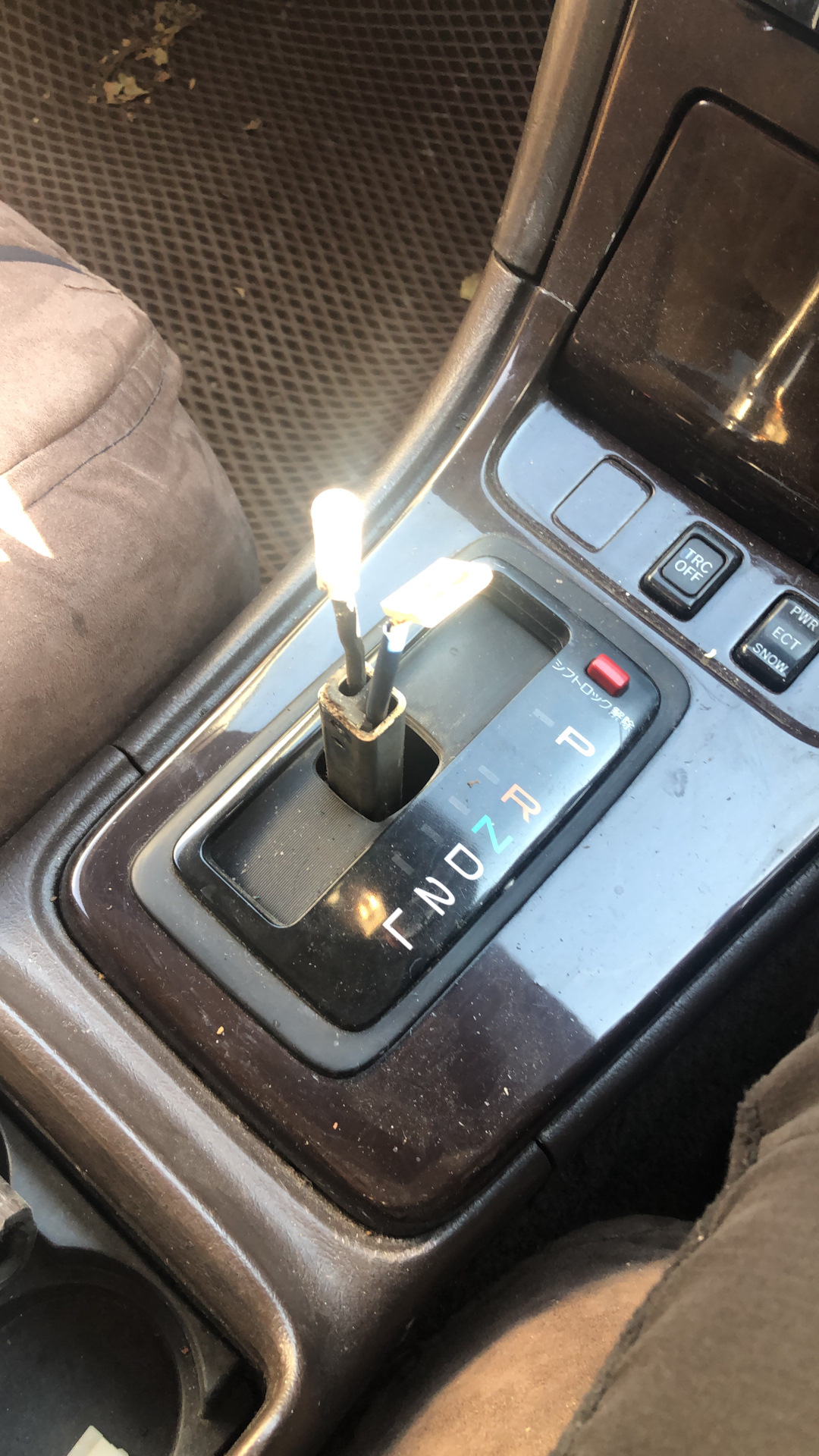Как снять ручку акпп марк 2 Перетяжка ручки акпп - Toyota Mark II (90), 2,5 л, 1996 года своими руками DRIVE