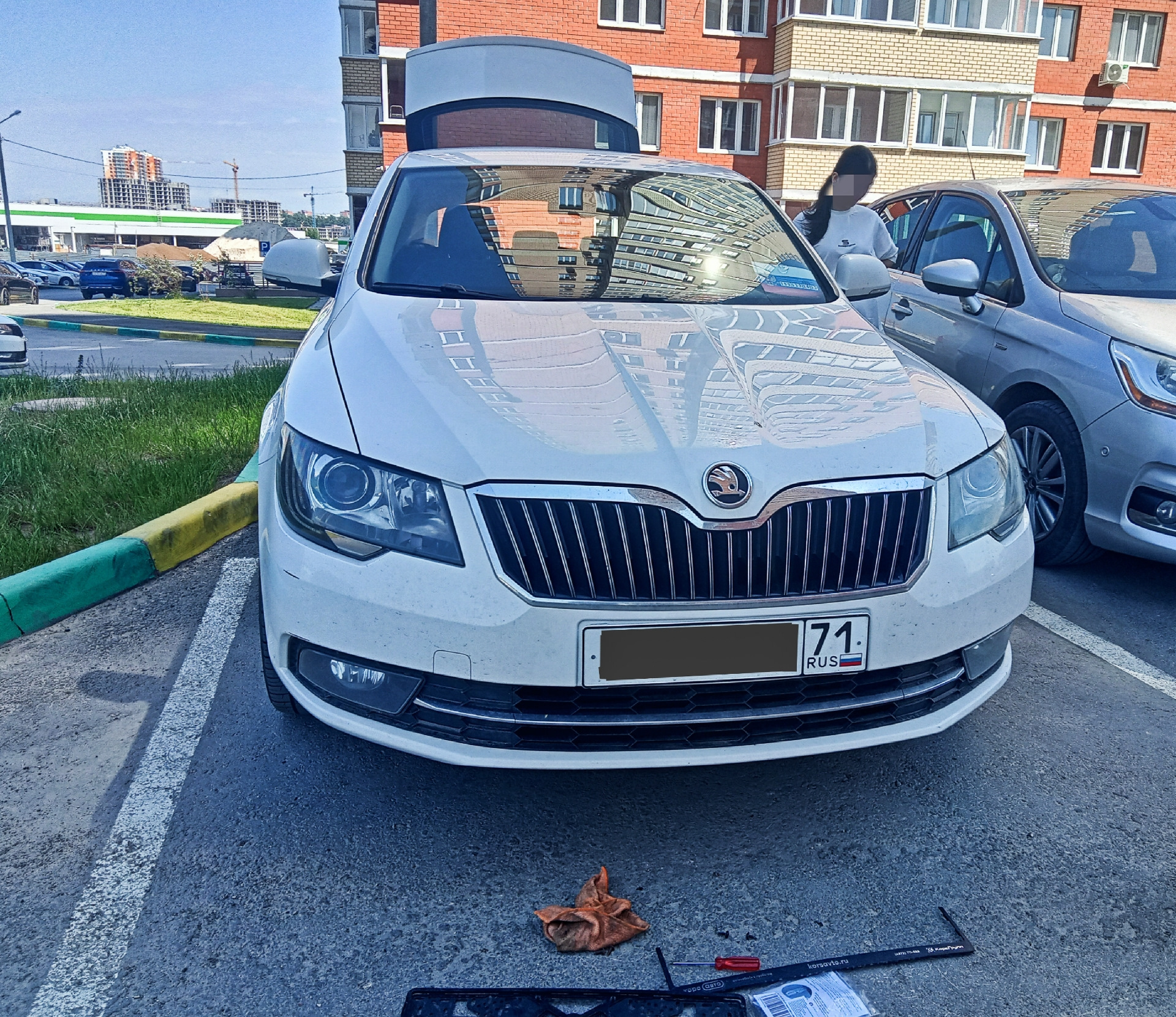 Безрамочные держатели номерных знаков авто — Skoda Superb Mk2, 1,8 л, 2014  года | стайлинг | DRIVE2